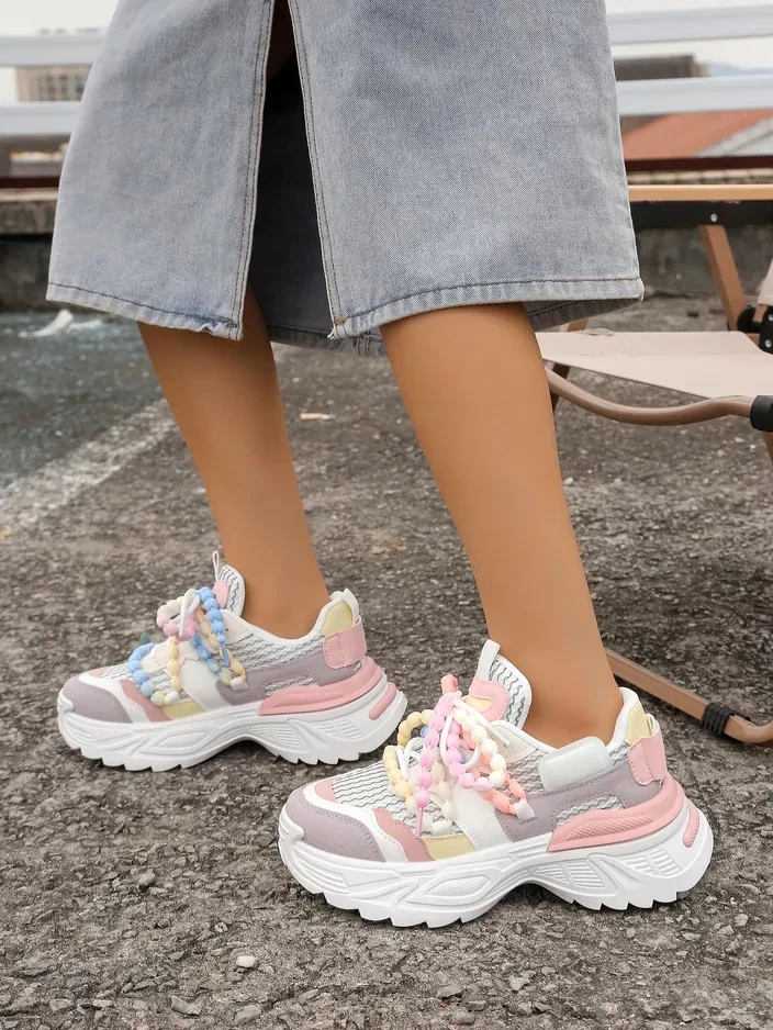 Resti Women's sporty sneakers on a thicker sole Loness