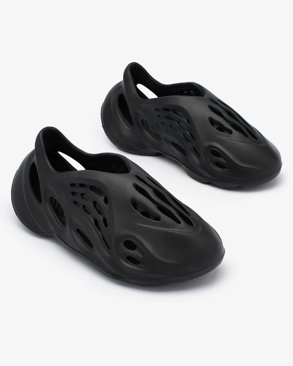 Resti Black women&#039;s sports shoes with cutouts Loydi