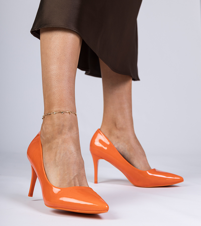 marka niezdefiniowana Orange patent pumps on a heel Merium