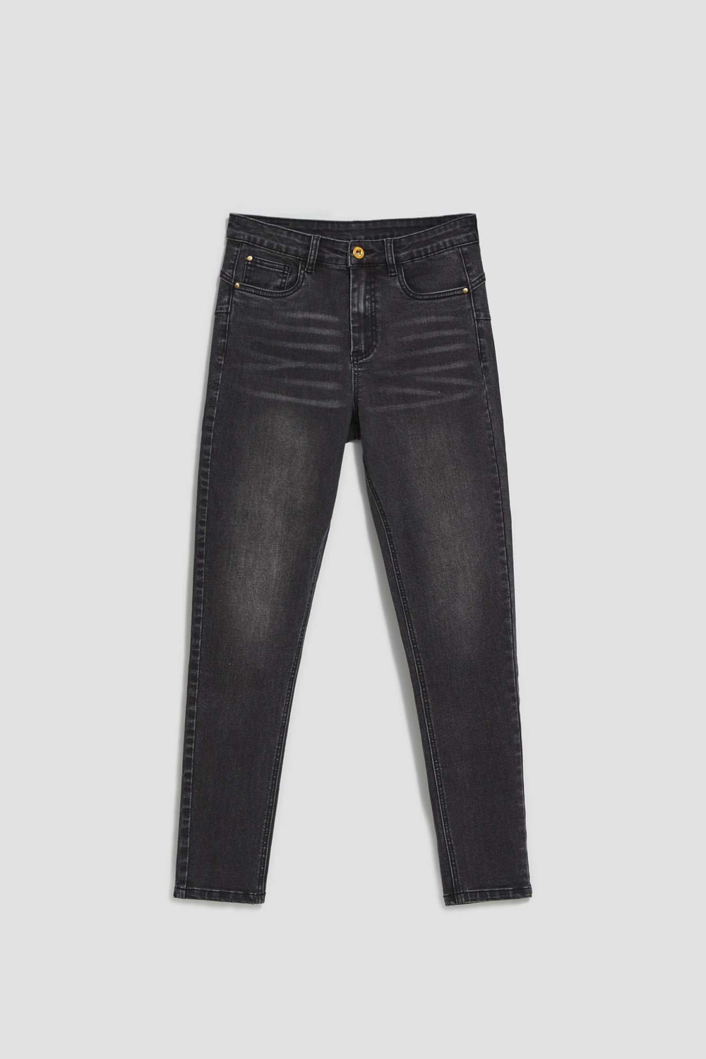 Pantaloni strânși rupți