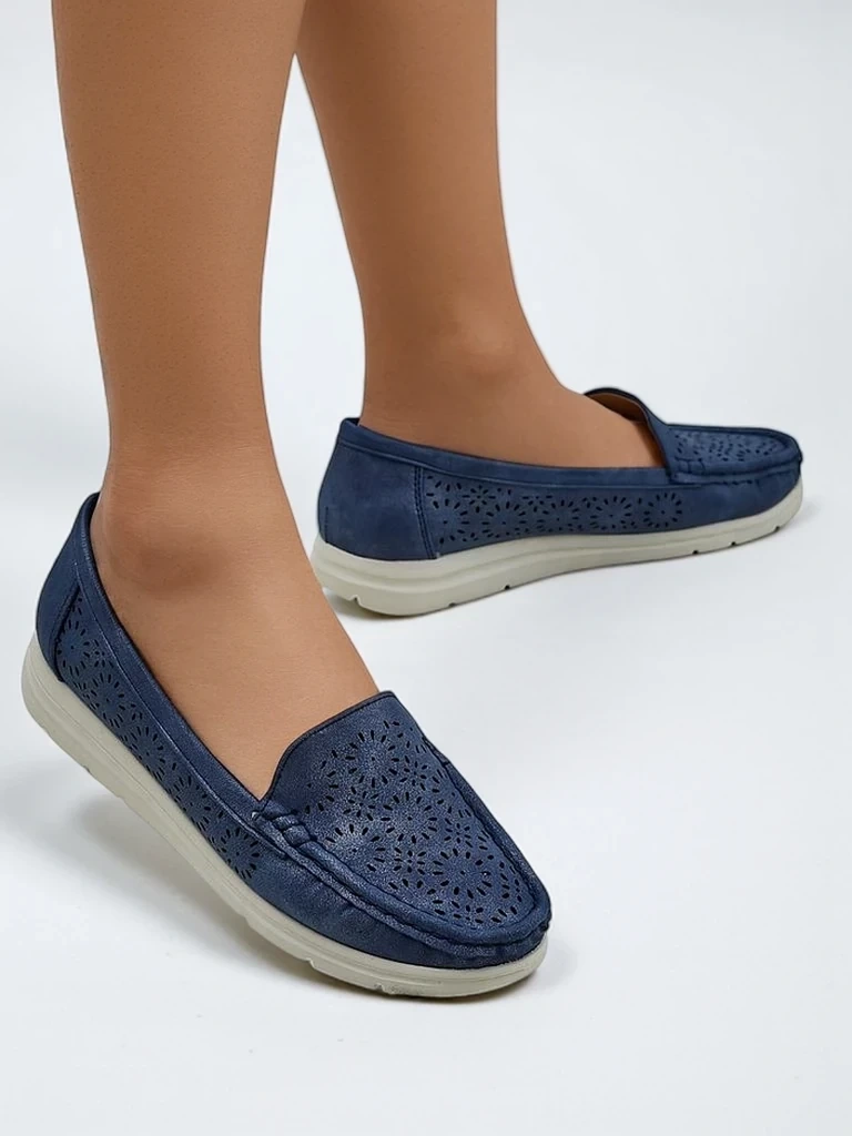 Resti Women's perforated moccasins Besset