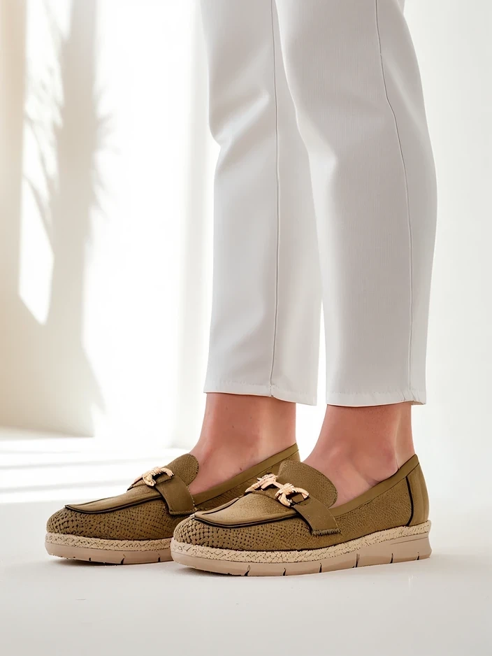 Resti Women’s flats with a decorative accent on the toe