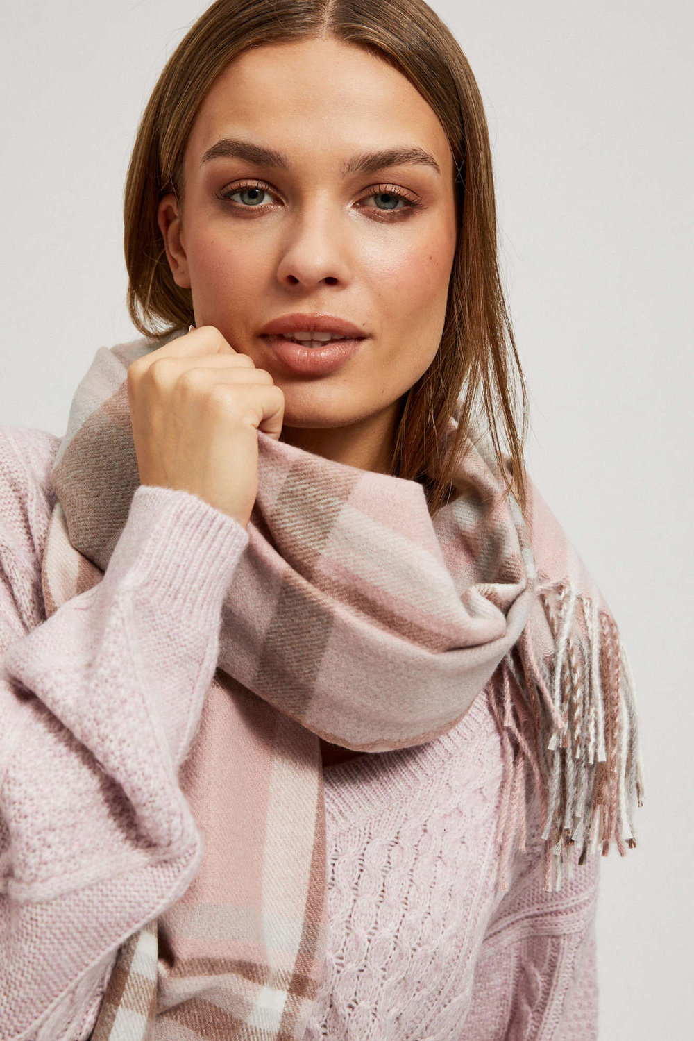 Marisse Powder Pink Checkered Scarf With Fringes