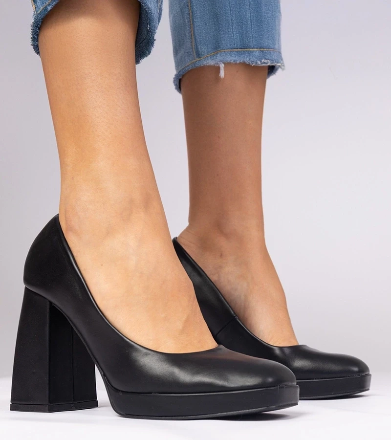 marka niezdefiniowana Black square-toe pumps on a massive heel Irenois