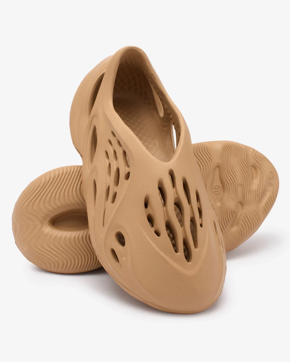 Resti Women&#039;s sports shoes with cutouts in camel Loydi