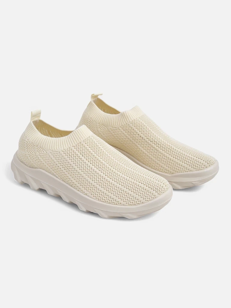 Resti Women's Slip-On Fabric Sports Shoes Perrey