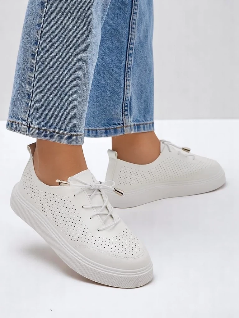 Resti Women&#039;s perforated laced sports shoes Vaned