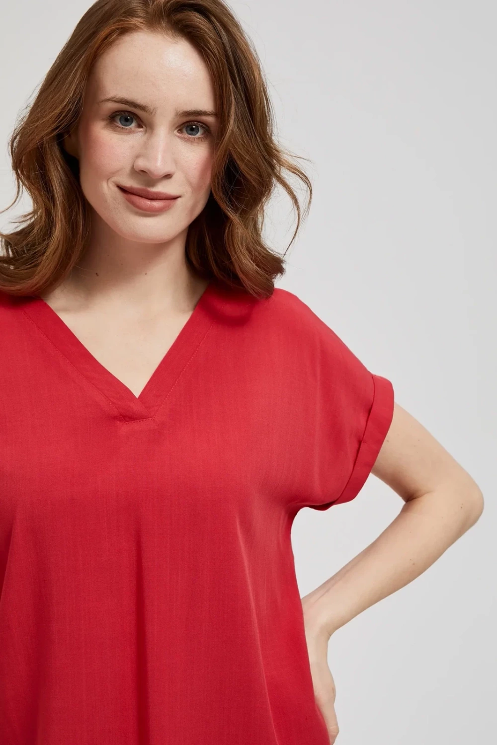 Women's blouse with V-neck MOODO - red
