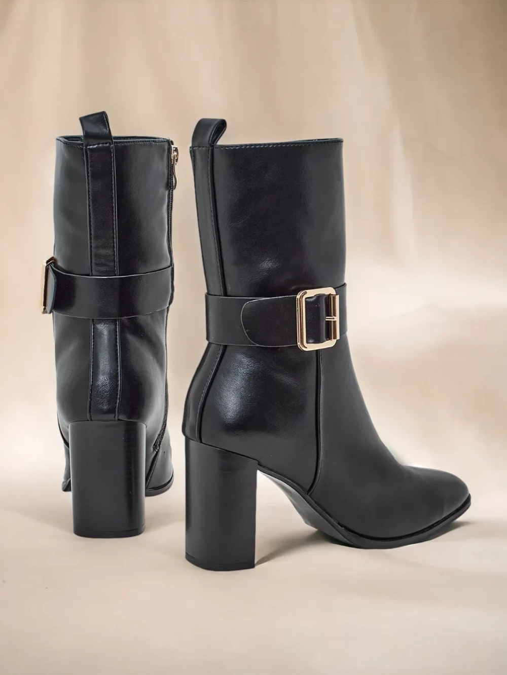 Resti Women's ankle boots on a post Amior