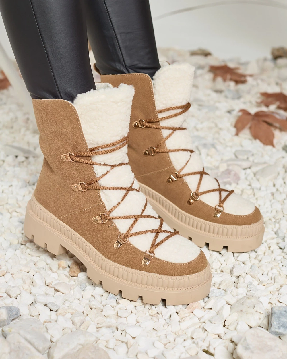 Resti Women&#039;s insulated trapper boots with sheepskin in camel Lery Walk