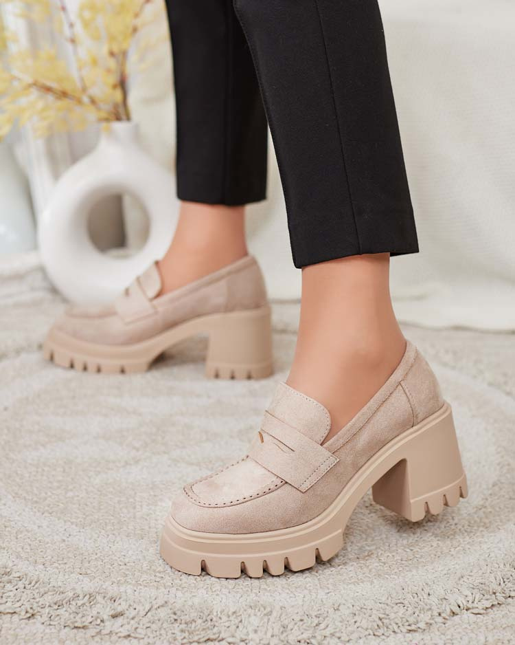 Resti Women&#039;s moccasins on a post Narvoti