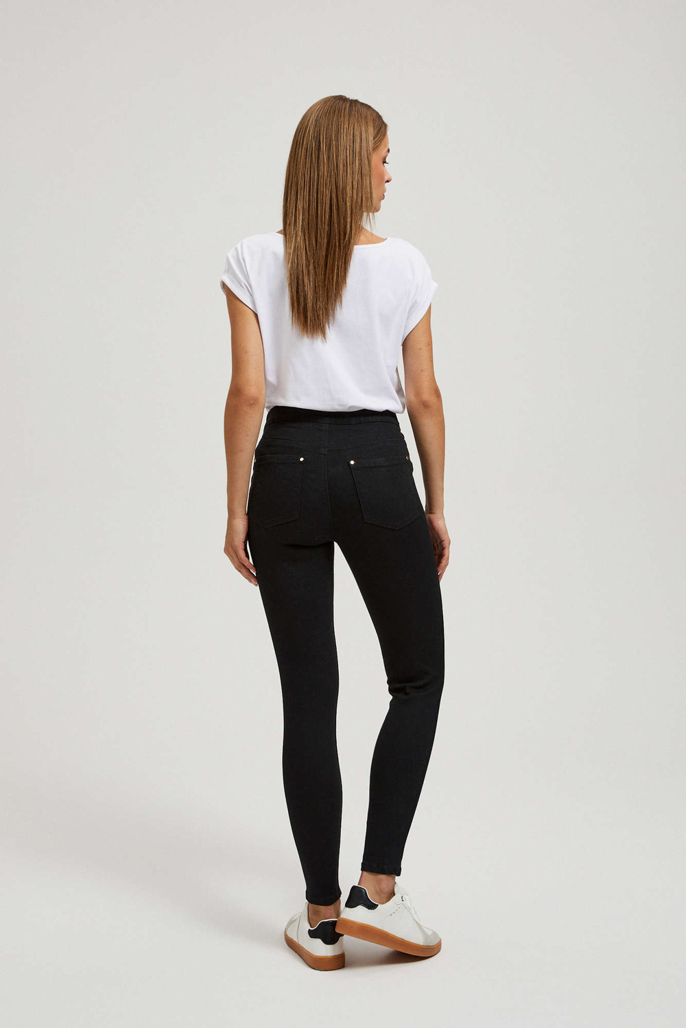 Jeans with decorative buttons