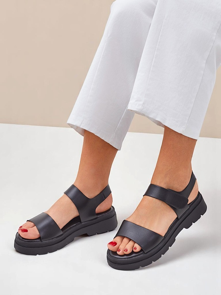 Resti Royal Fashion Women&#039;s Otvanna sandals with a thick sole