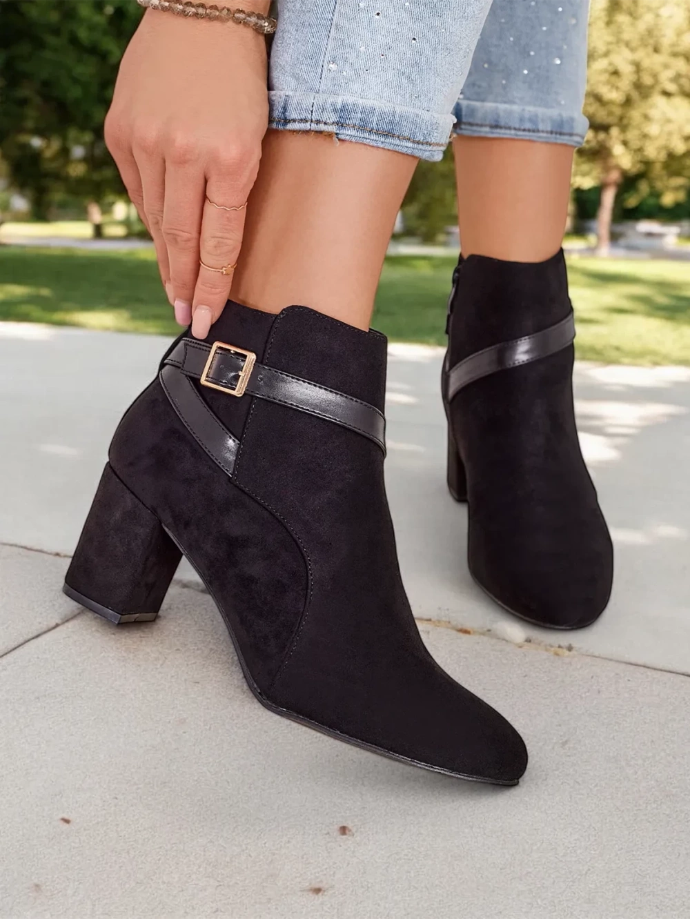 Resti Women's boots on a post Eloron