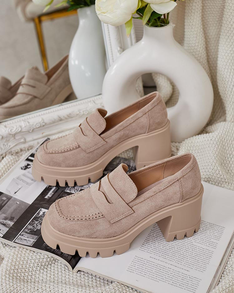 Resti Women&#039;s moccasins on a post Narvoti