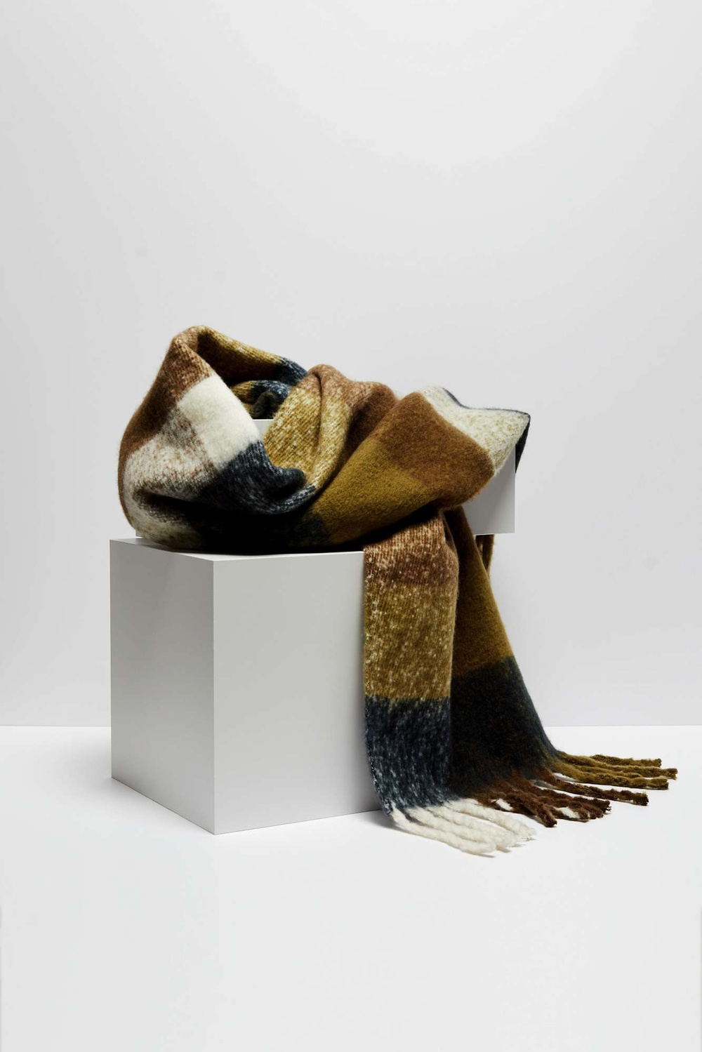 Marisse Striped scarf with fringes