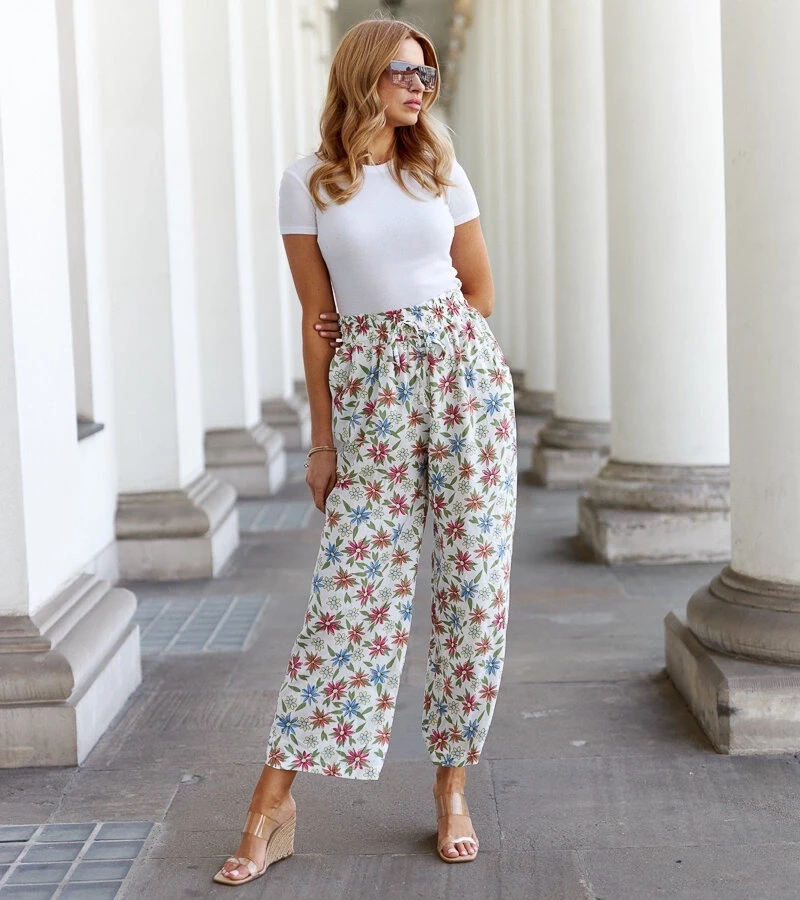 Gemre Pantaloni albi largi cu flori de Vertemate