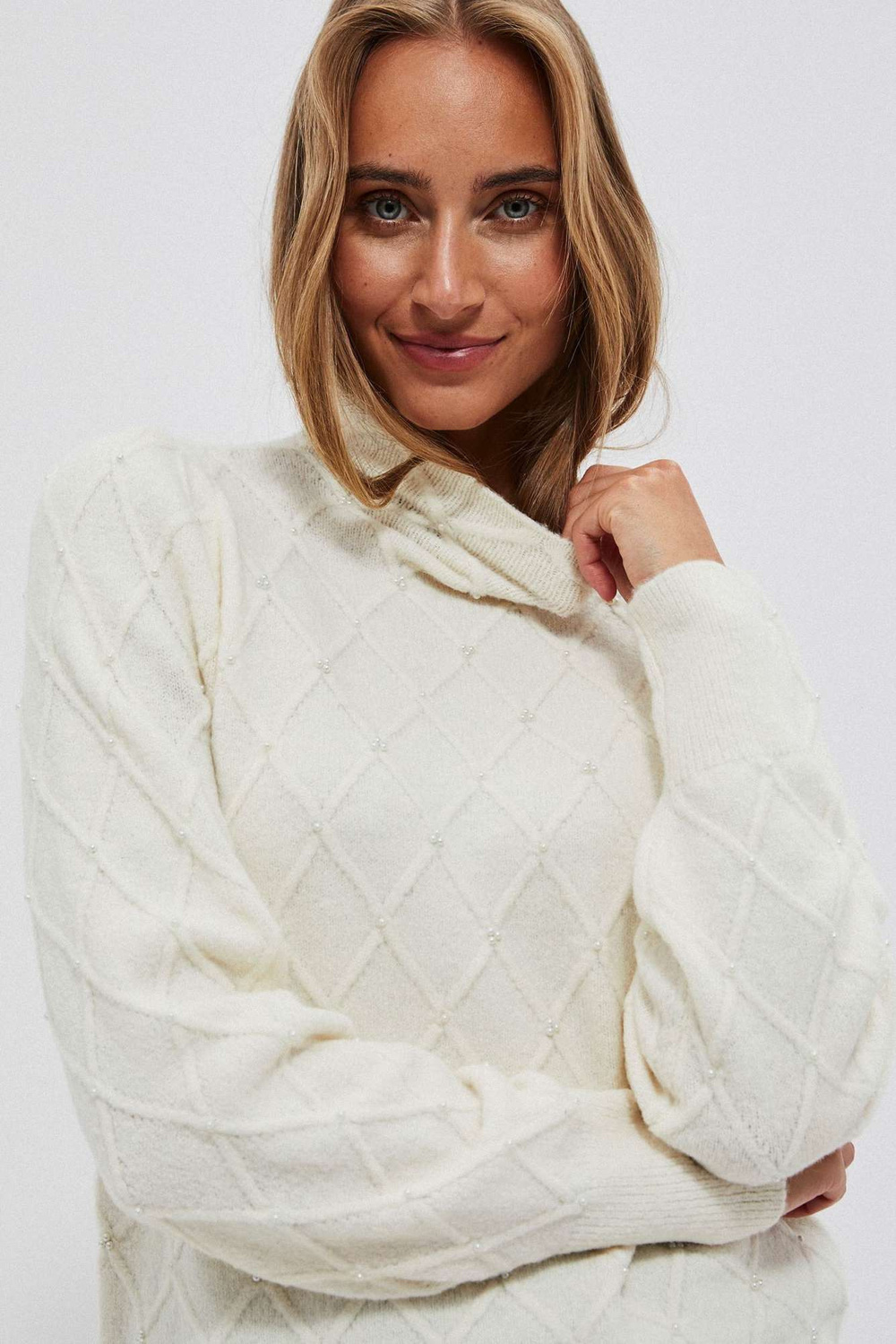 Turtleneck with geometric stitching