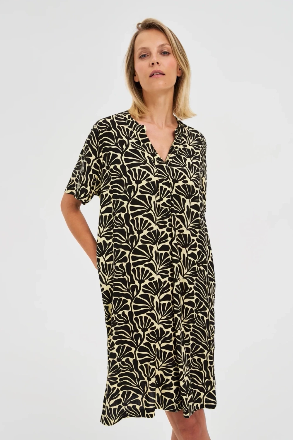 Marisse Loose-Fitting Black Dress