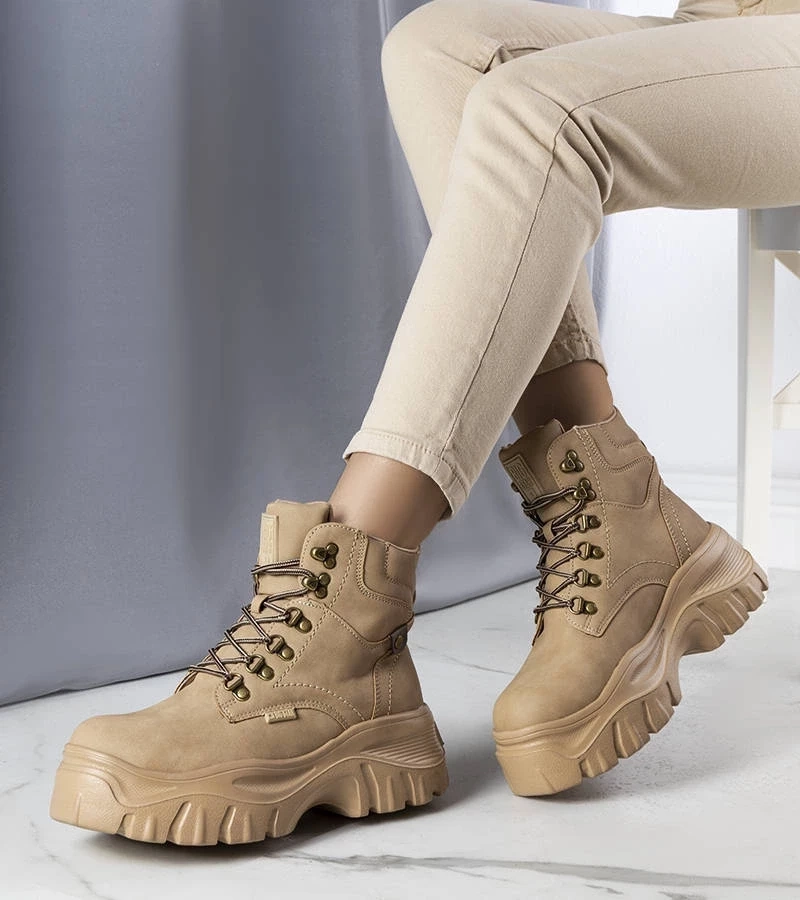D/CEO Beige insulated boots with chain Harrison