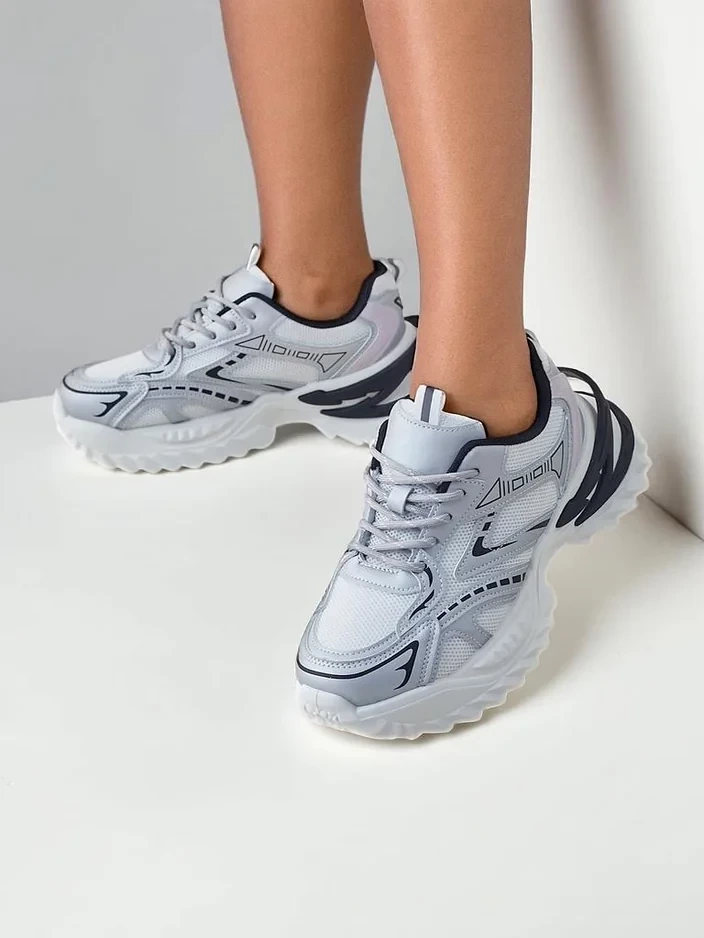 Resti Women's sports sneakers on a thicker sole Nettes