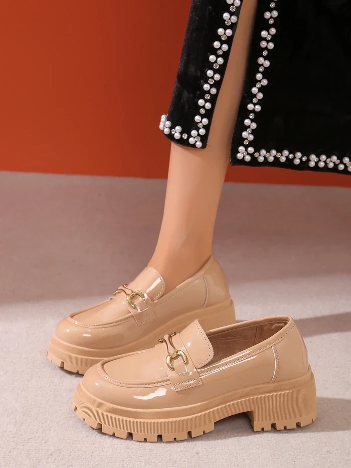 Resti Womens patent moccasins Berieta