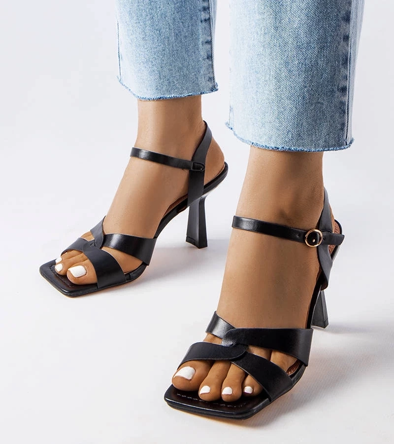 Gemre Sandale stiletto negre cu curea Carolina