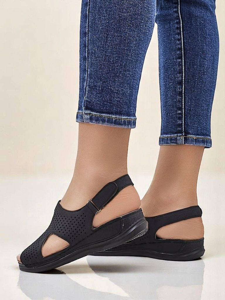 Resti Women’s cut-out sandals Leminni