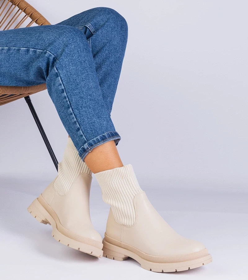 UR/CEO Beige ankle boots with a textile upper Kalvaria