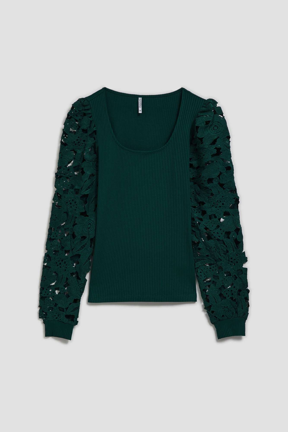 Blouse with lace sleeves