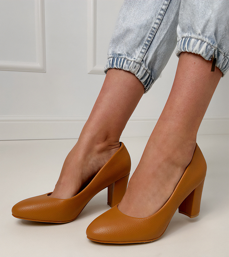 D/CEO Beige classic patent stiletto pumps Spenny