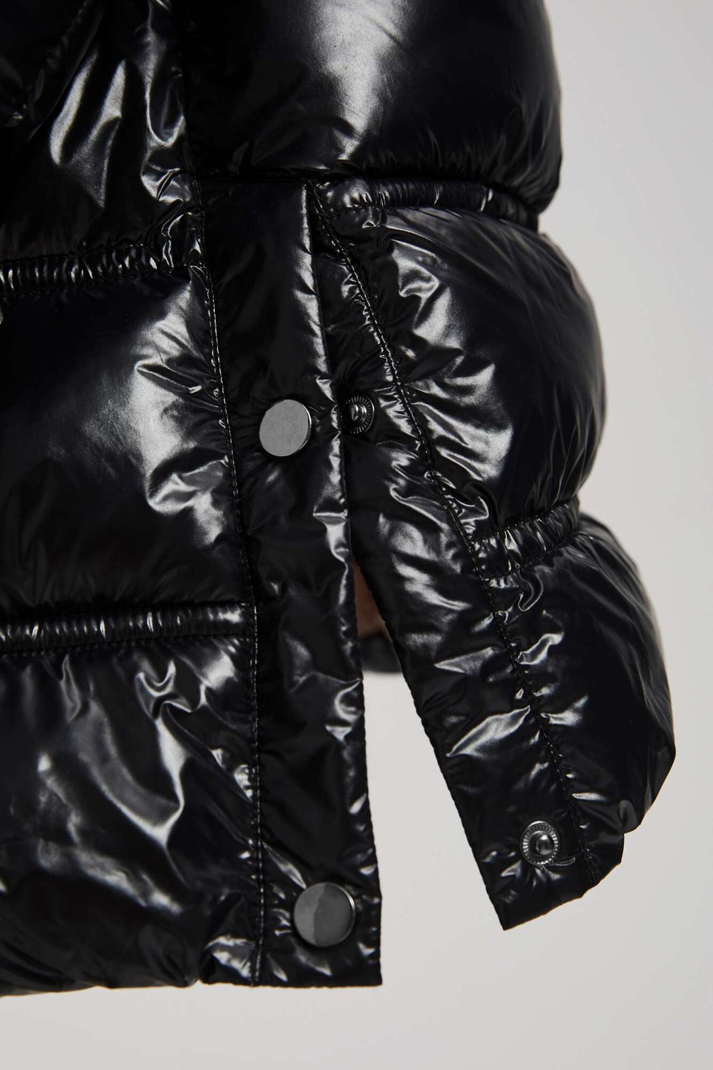 Marisse Short Quilted Black Jacket With A Hood