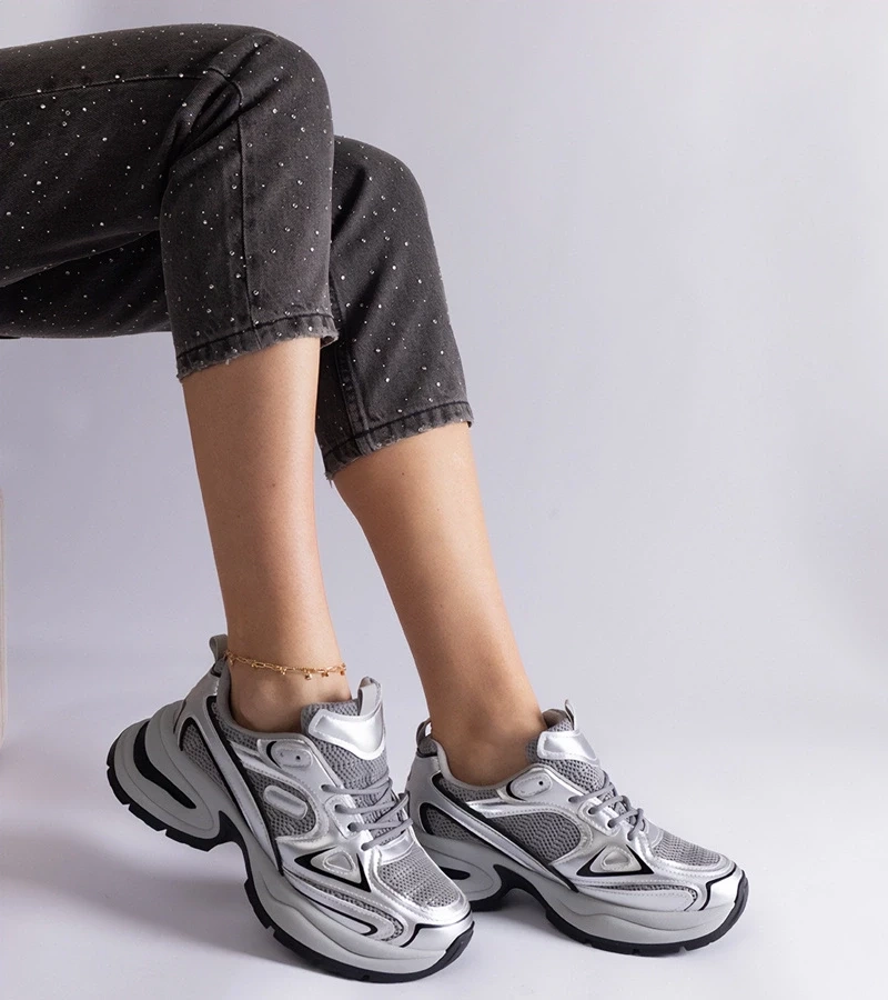 Gemre Adidași argintii cu talpă masivă Adoma