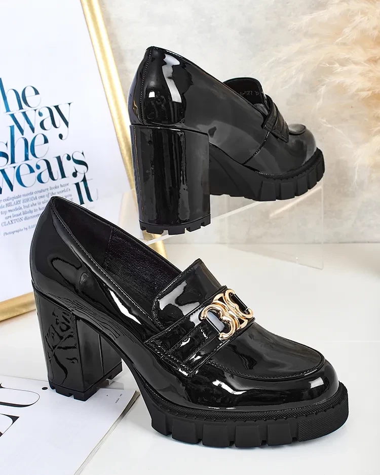 Resti Elegant women&#039;s moccasins on a post Jozii