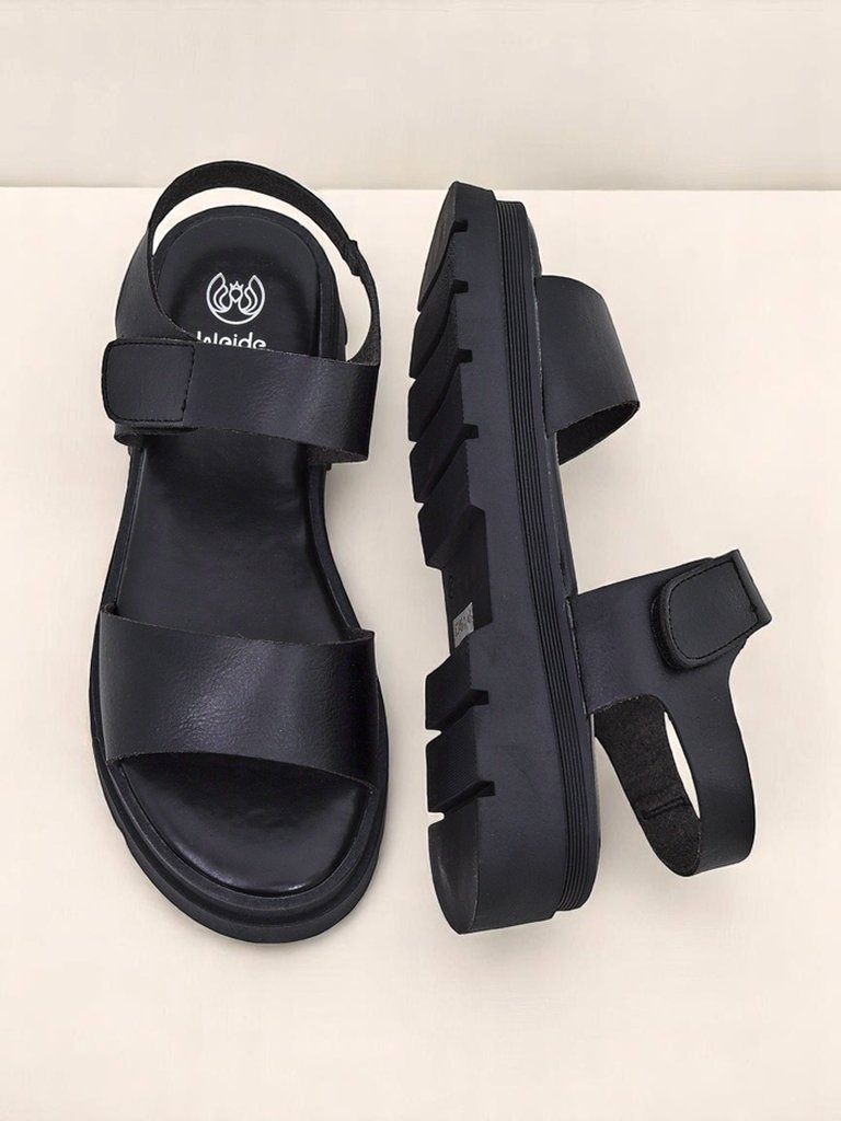 Resti Royal Fashion Women&#039;s Otvanna sandals with a thick sole