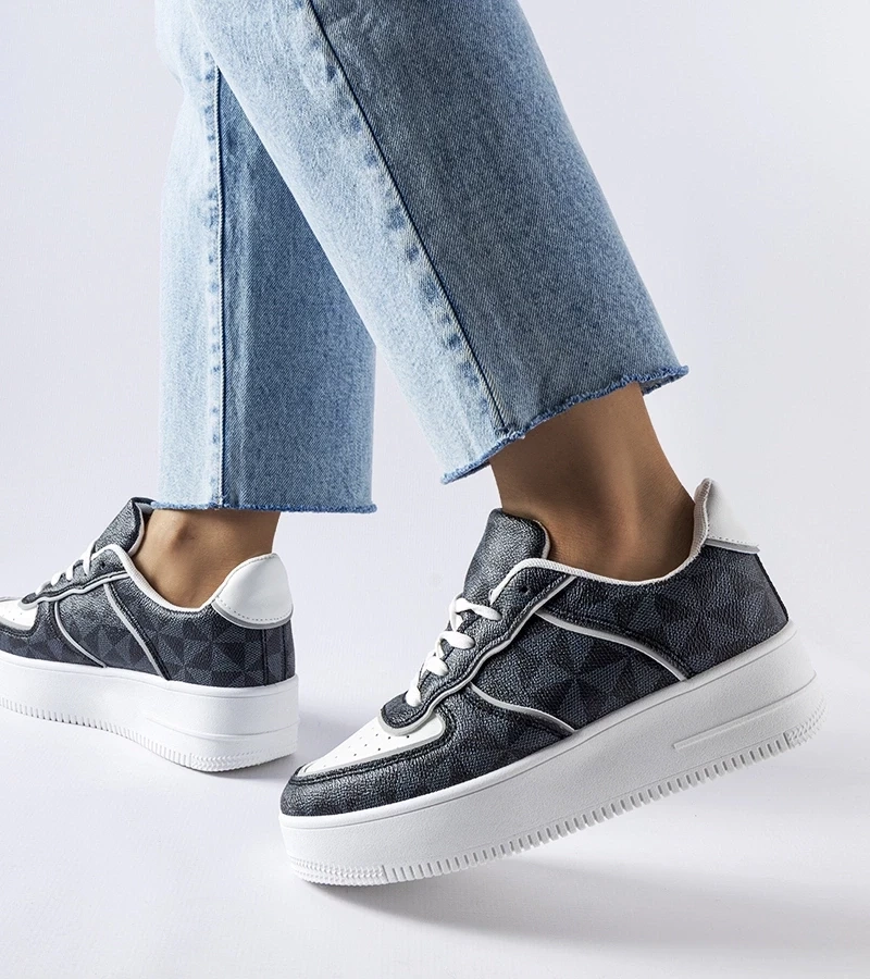 Gemre Adidași negri cu monogramă Sands