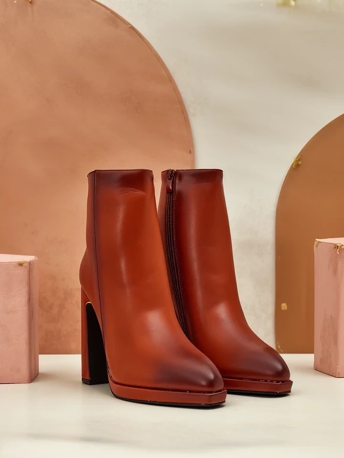 Resti Women&#039;s ankle boots with a heel Ferog