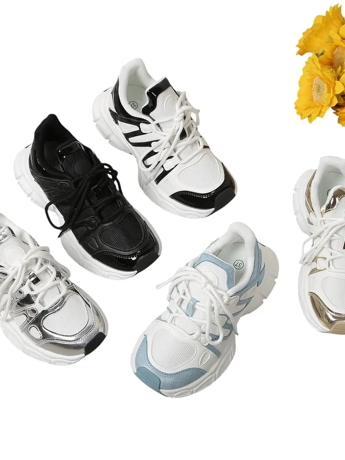 Resti Women's sporty sneakers on a thicker sole Loness