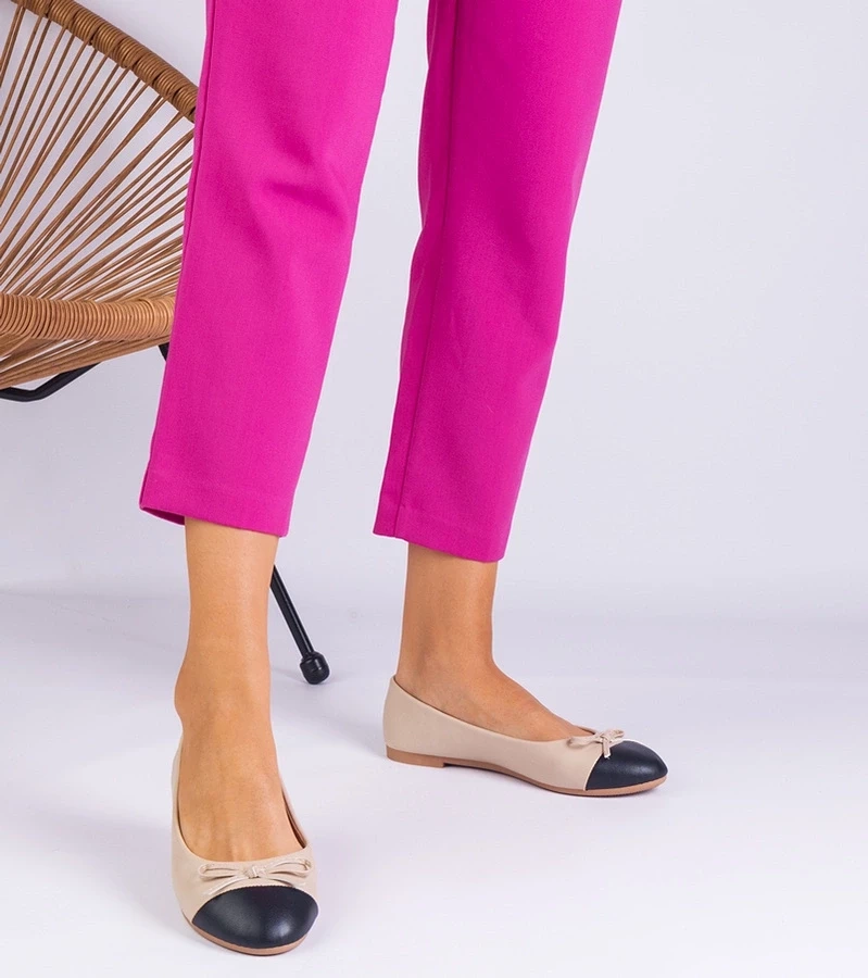 marka niezdefiniowana Beige ballet flats with a bow and black toe Pikolo