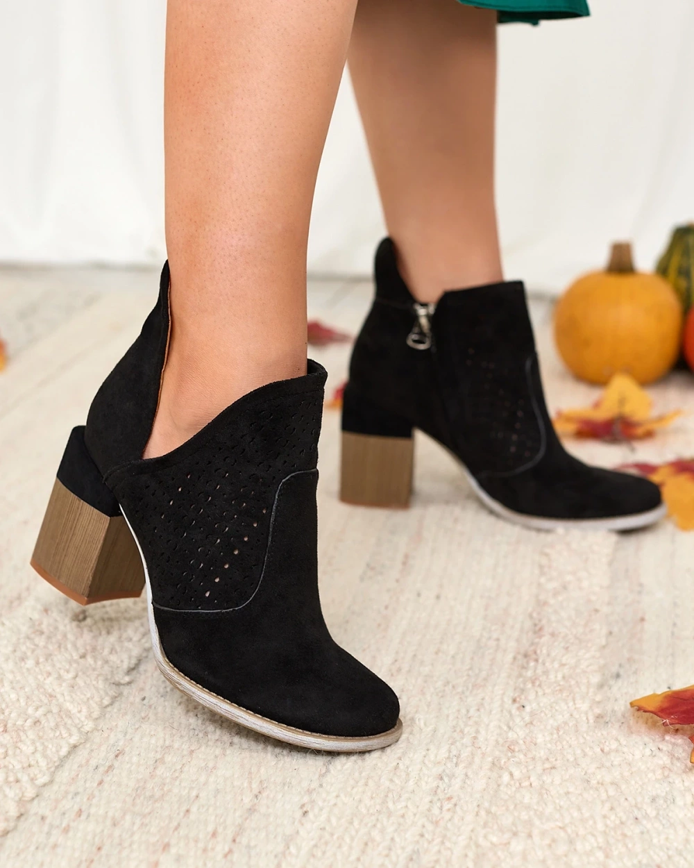 Resti Black women&#039;s boots on a post and with a cutout Neafla