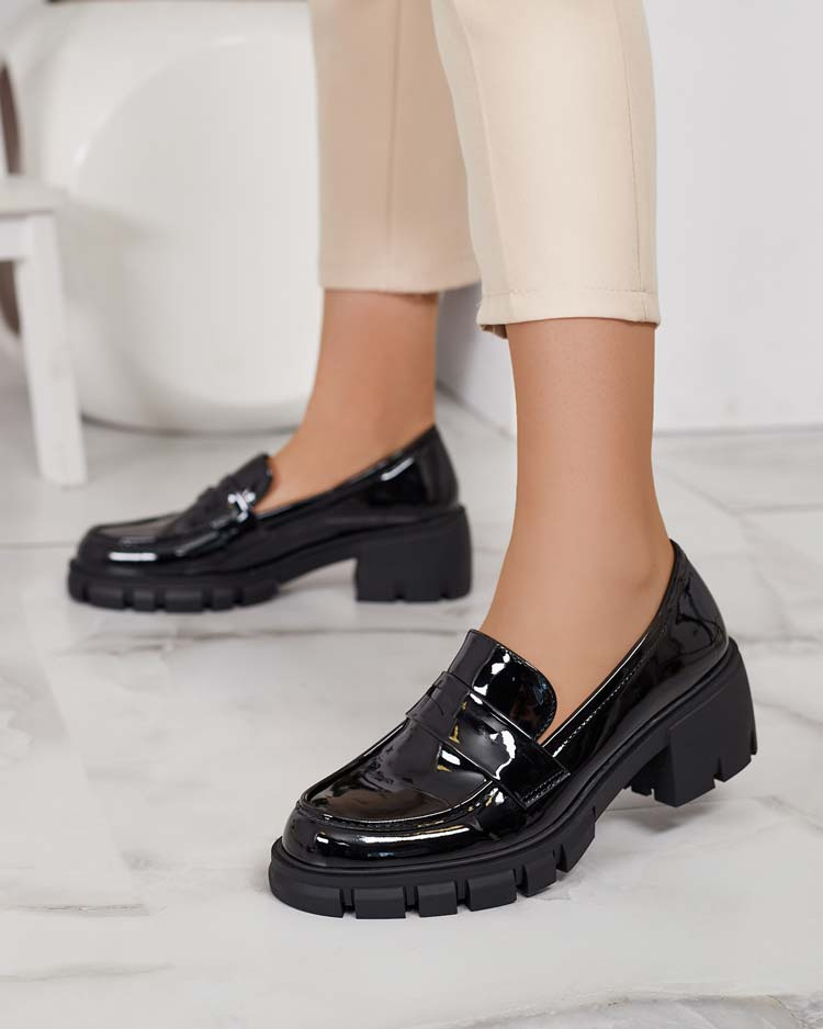 Resti Women's moccasins on a low post Denebel