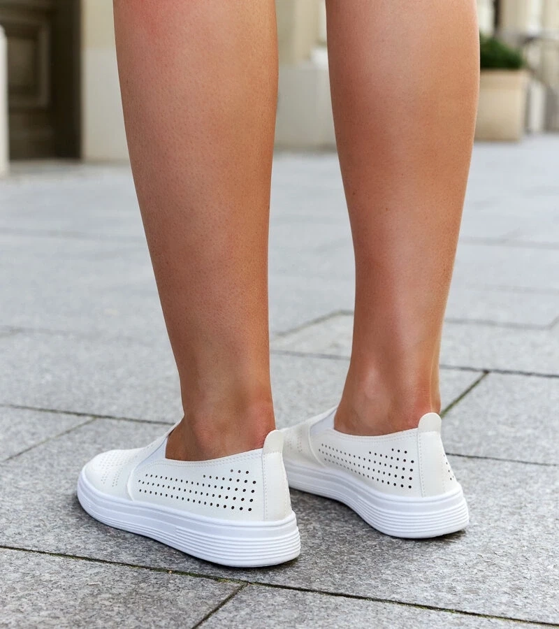 Gemre Teniși Dafina perforați, de culoare bej, care se încalță fără șireturi