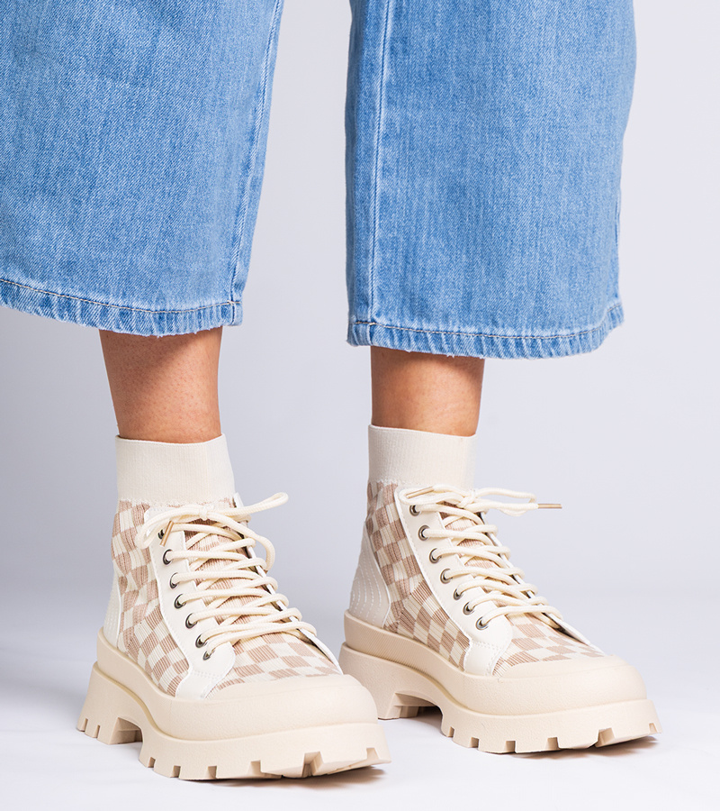 Gemre Botine bej pe platformă Sarida