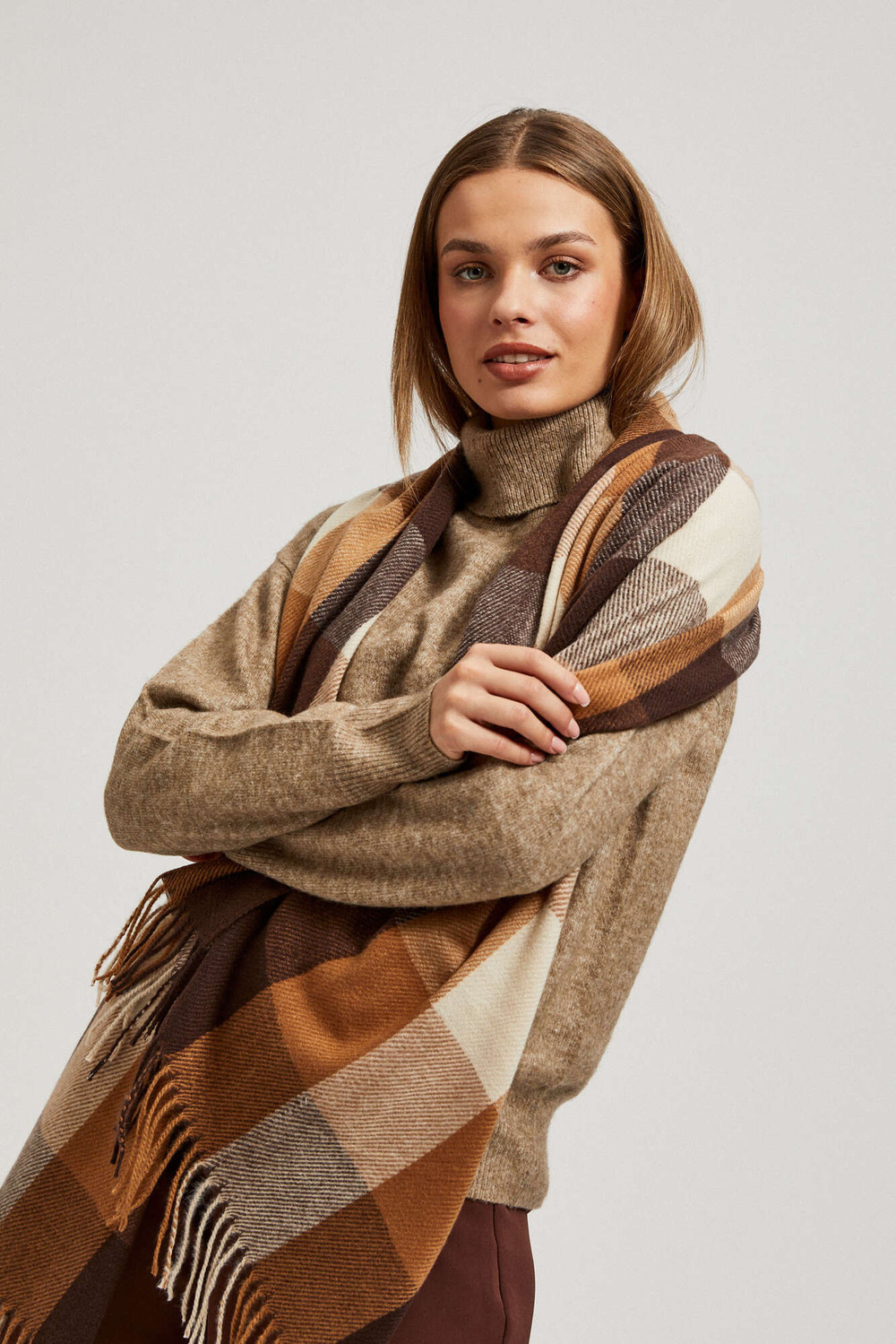 Marisse Elegant Brown Checkered Scarf