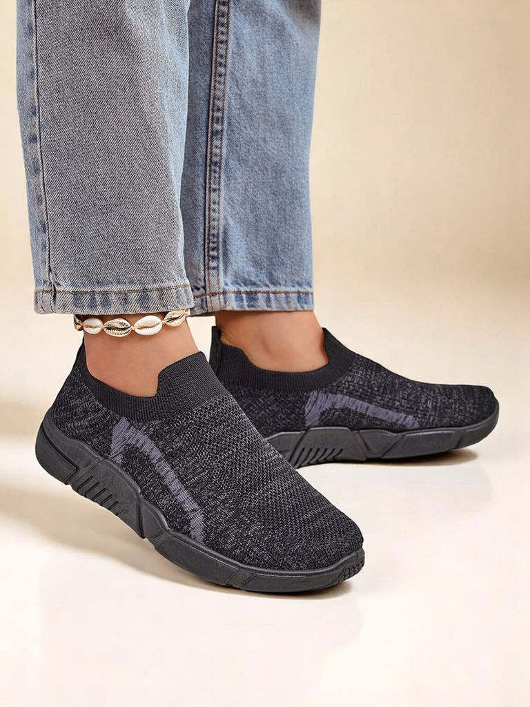 Resti Royal Fashion Women's slip-on fabric sports shoes Vena