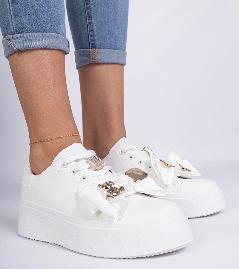 marka niezdefiniowana White women's sneakers decorated with a teddy bear Milonel