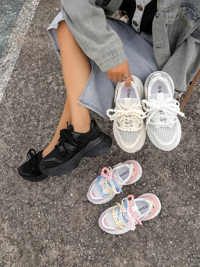 Resti Women's sporty sneakers on a thicker sole Loness
