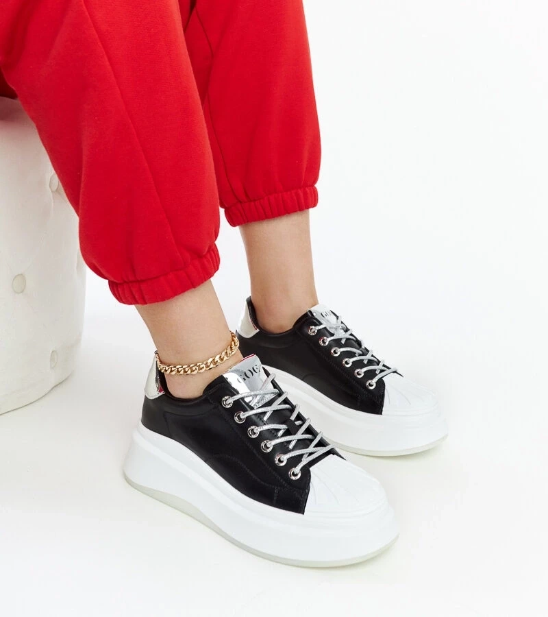 Adidași negri pe platformă GOE