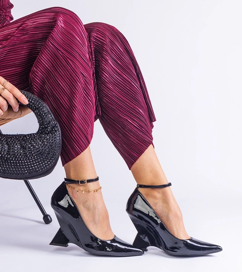 Gemre Pantofi negri lăcuiți cu platformă Florianda