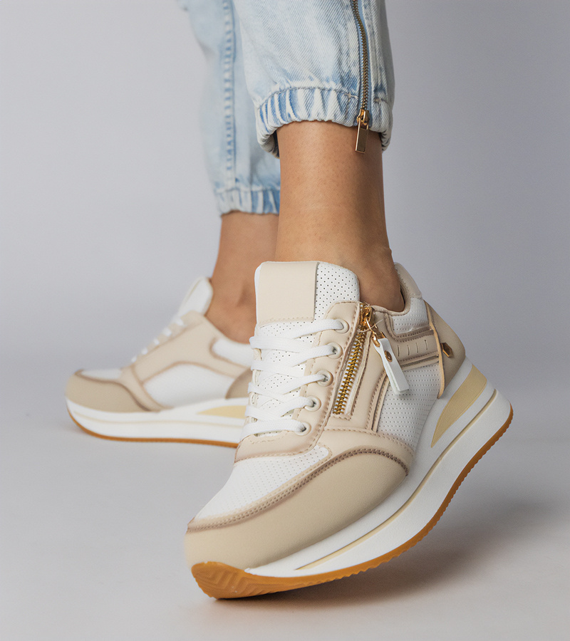 marka niezdefiniowana White sneakers with gold detail and studs Urlana